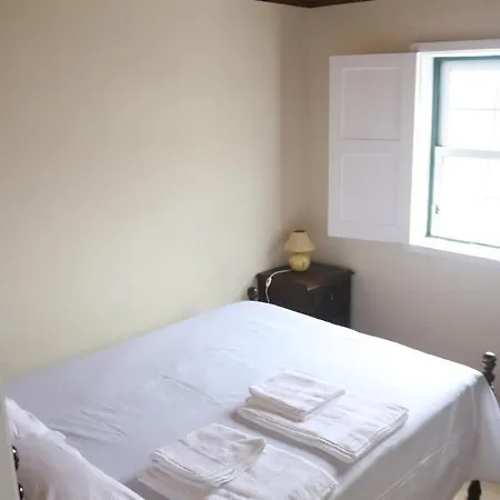 Goat Islands View 酒店 3*